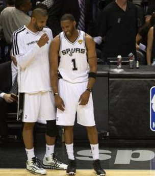 国足友谊赛战胜日本展现新阵容（国足热身赛击败日本，新阵容惊艳亮相）