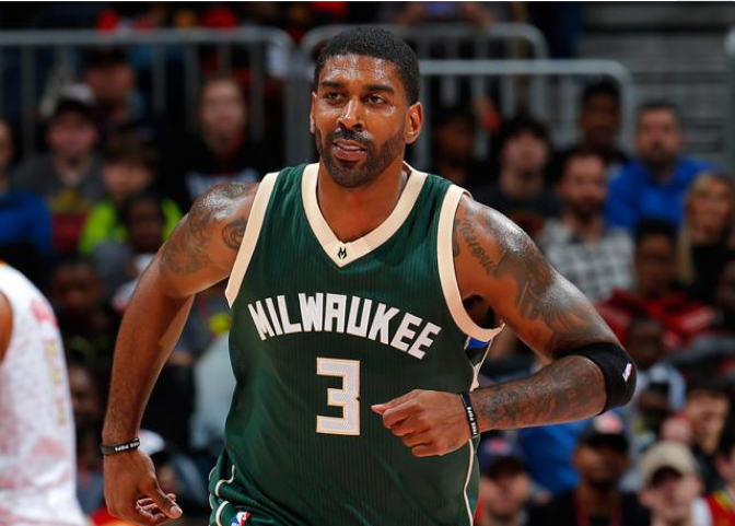 约基奇准三双，穆雷37+7力压福克斯，马刺奇兵7记三分射落掘金（约基奇险收三双，穆雷37+7压过福克斯，马刺奇兵7记三分击倒掘金）