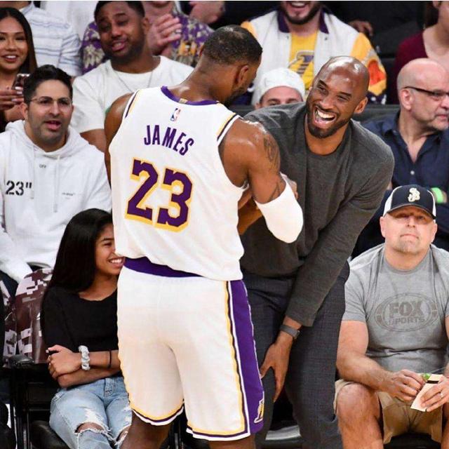 每体：莱万首选与巴萨续约，但也已开始研究其它联赛的报价（每体：莱万续约巴萨为先，已着手考虑其他联赛的报价）