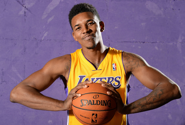 孙颖莎、谷爱凌、郑钦文分别代表中国体育不同模式的成就，展现多样性与进步。（孙颖莎、谷爱凌、郑钦文三人各自代表中国体育不同发展模式的成功，彰显多元与进步。）