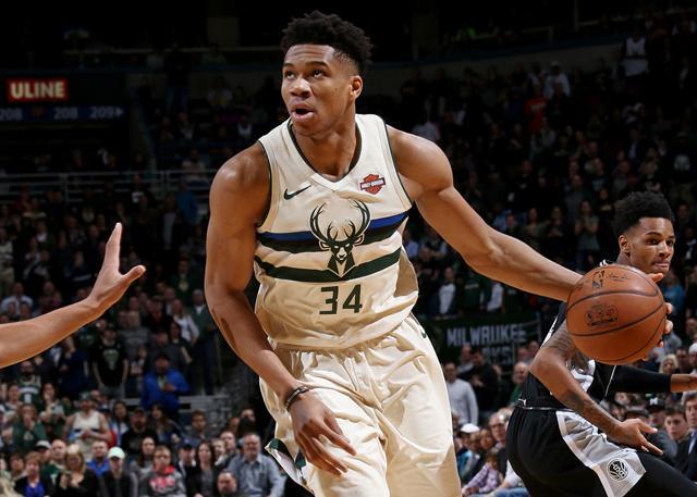 湖人杯赛主场不敌马刺引热议！媒体人：詹东里合体后最惨失利（湖人杯赛主场负于马刺引发热议，媒体人称詹东里合体以来最惨一败）