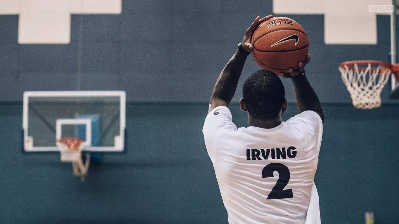 他是全场最冷静的人（全场最沉着的人是他）