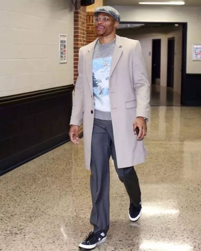 跟队：邓弗里斯很可能缺席米兰德比，奥古斯托做好顶替准备（随队记者：邓弗里斯恐无缘米兰德比，奥古斯托已准备顶替出场）